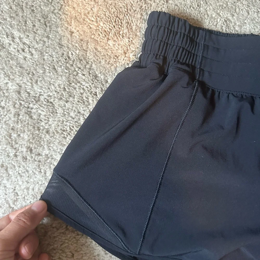 Lululemon Athletica Hotty Hot high rise shorts 2.5” - Picture 3 of 3